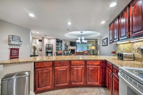Gatlinburg Condo about 2 Mi to Smoky Mountains! in Gatlinburg (TN)