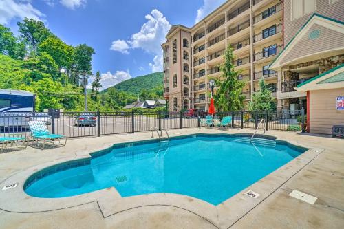 Gatlinburg Condo about 2 Mi to Smoky Mountains! in Gatlinburg (TN)