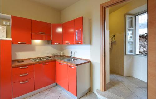 Konyha, Awesome Apartment In Carcegna Di Miasino No in Miasino