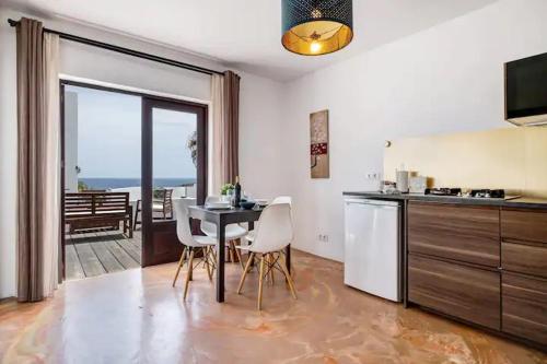 Playa Marina Eco Bungalow – Arrieta View in Tabayesco