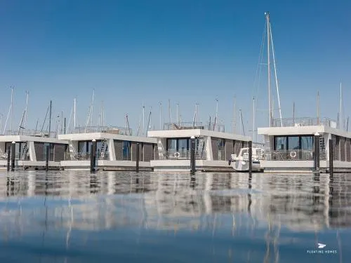 Hausboot Kielwasser FH-LA 03 in Laboe, Deutschland