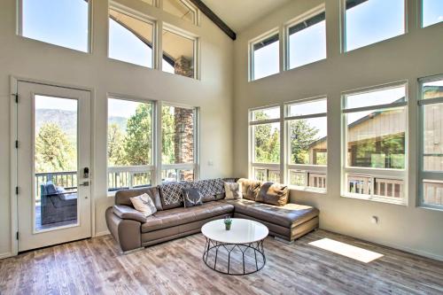 Fireplace, Mogollon Rim Views Luxury Pine Home, Pine (фото 5)