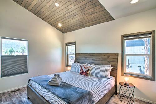Fireplace, Mogollon Rim Views Luxury Pine Home, Pine (фото 10)
