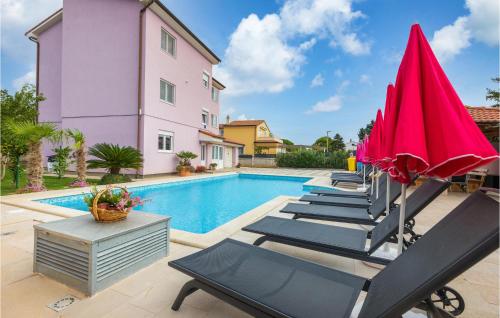 Awesome Apartment In Valbandon With 3 Bedrooms, Wifi And Outdoor Swimming Pool - Fažana