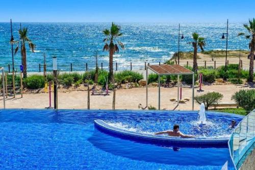 Apartment with Sea View image 1