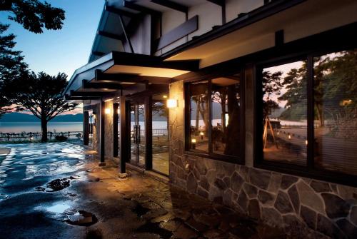 B&B Chitose - Shikotsuko Onsen Lake Side Villa SUIMEIKAKU-Adult Only - Bed and Breakfast Chitose