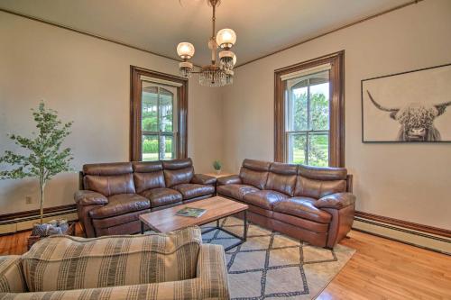 Large Historic Farmhouse on 200 Acres with WiFi in Edgerton, USA