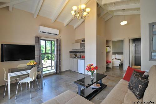 設施, 埃特納什納阿菲克基布茲酒店 (Etnachta Afik Kibbutz Hotel) in 戈蘭高地