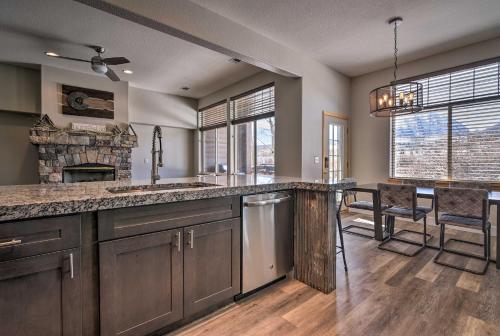 Silverthorne Waterfront Home Hot Tub and Mtn View! in Silverthorne, USA