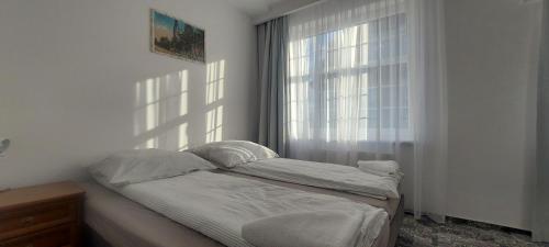 3 twin beds