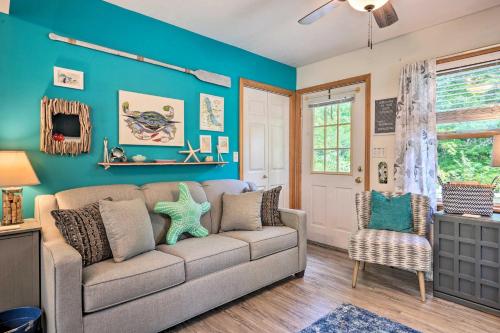 . Darling Cottage ~ 1 Mi to Lake Erie Beach!
