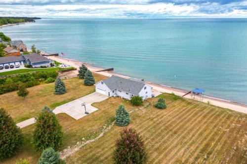 Charming Lake Huron Home with Private Beach!