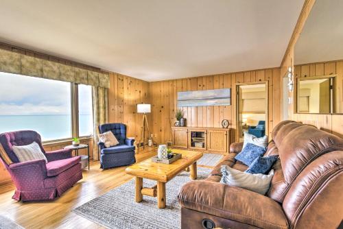 Charming Lake Huron Home with Private Beach!