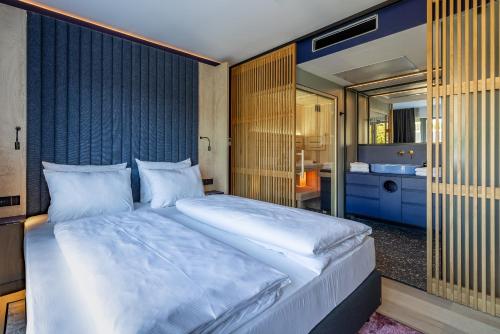 The Flamingo Room Type - Suite
