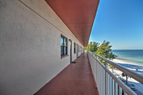 Beachfront St Petersburg Condo with Community Pool!