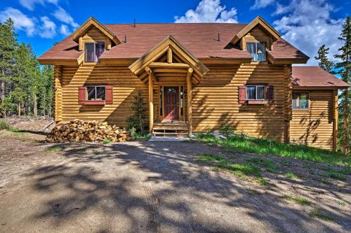 Expansive Alma Cabin with Hot Tub and Mountain Views!