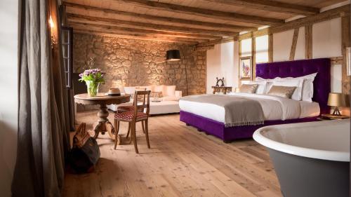 room detail thumbnail 0