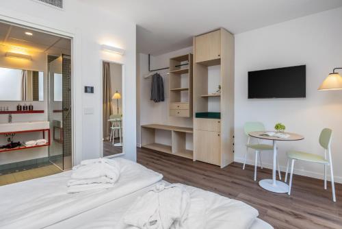 room detail thumbnail 0