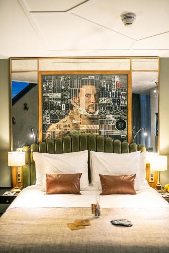 room detail thumbnail 1