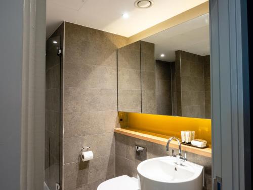 Apex City of Bath Hotel - image 11