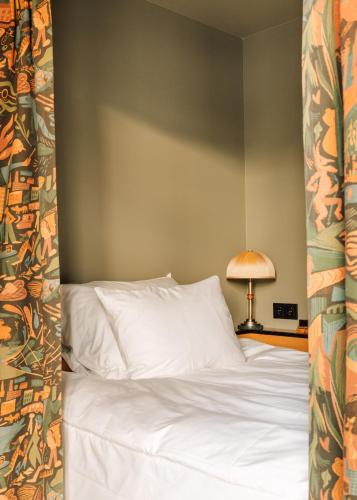 2 twin beds
