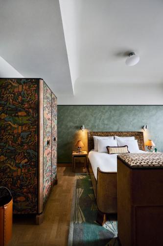 Standard Double Room image 10