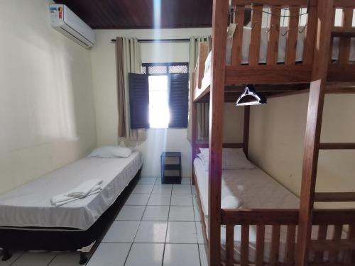 3 twin beds