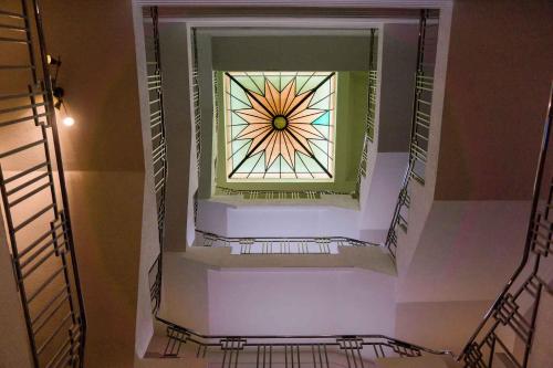 Cliffs Hotel - image 5