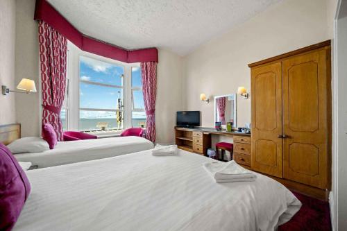 Twin Room with Sea View image 6