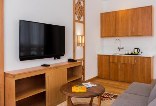 Deluxe Suite image 2