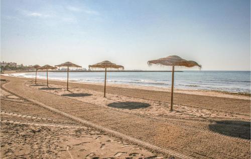 One-Bedroom Apartment in Santa Pola - image 2