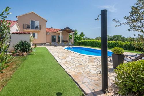 Holiday home with pool Josipa - image 7