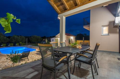 Holiday home with pool Josipa - image 3