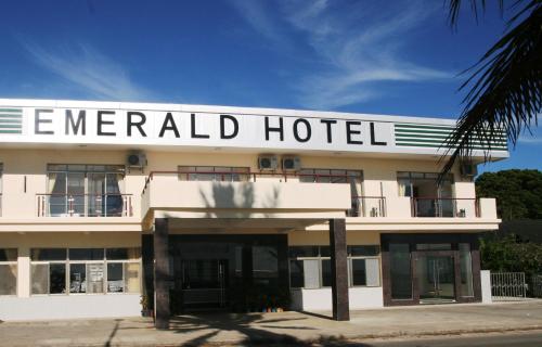 입구, 에메랄드 호텔 & 레스토랑 (Emerald Hotel & Restaurant) in 누쿠알로파
