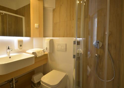 Double or Twin Room image 2