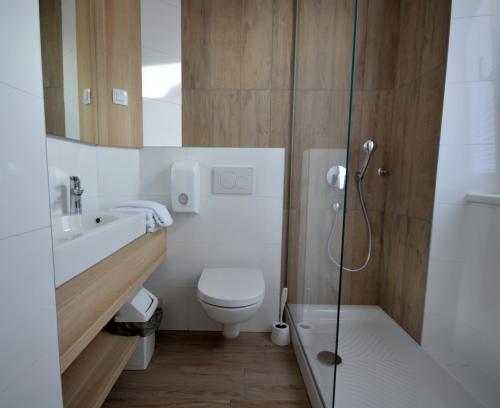 Double or Twin Room image 3