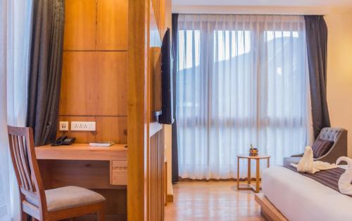 Superior Double or Twin Room with Mountain View image 6