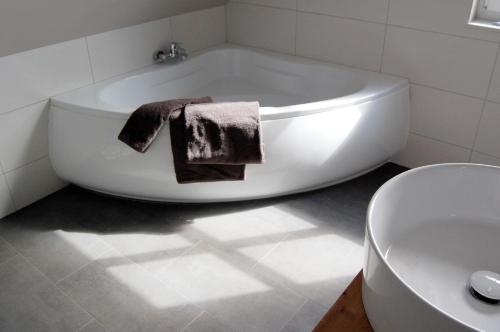 Ferienhaus Kleiner Onkel, Seeblick, Angeln, Sauna, ruhige Lage in Twist