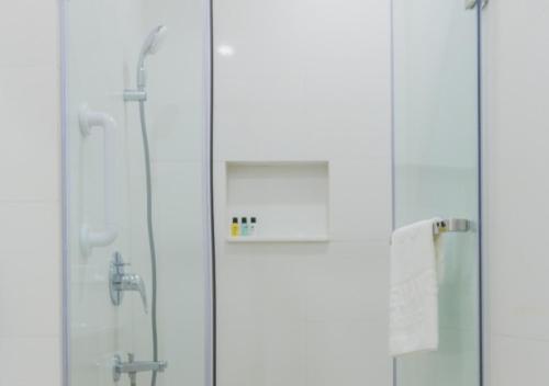 Standard Double or Twin Room image 1