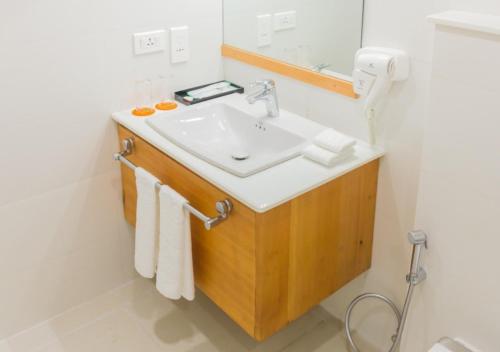 Standard Double or Twin Room image 2