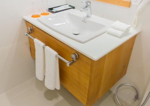 Standard Double or Twin Room image 4