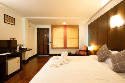 Deluxe Double or Twin Room
