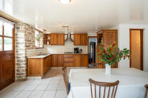 Maison d'une chambre avec jardin clos a Beuzec Cap Sizun a 5 km de la plage