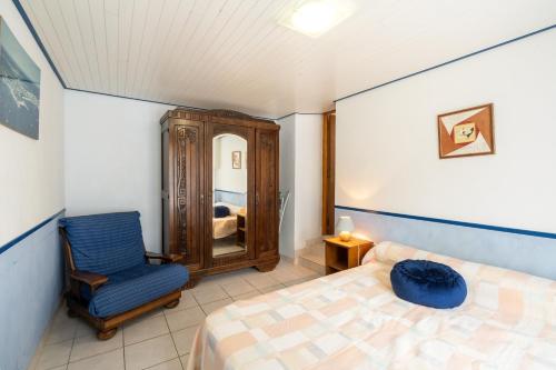 House with one bedroom in Beuzec Cap Sizun with wonderful lake view and enclosed garden 2 km from the slopes - image 4