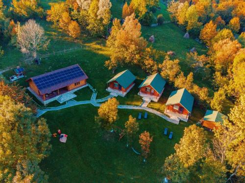 A szálláshely kívülről, Complex turistic Traisteni din Valea Doftanei in Traisteni