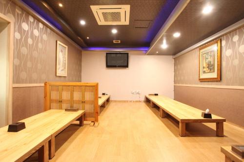 Metro Pol Tourist Hotel - Pyeongtaek-si, Gyeonggi-do Best Hotels view 3