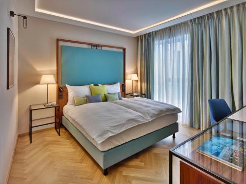 EST Grand Hotel Savoy - image 13