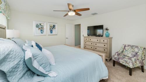Luxury Bedroom at this Amazing Hom stay near Disney - The pleasure to feel at Home - image 10