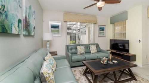 Luxury Bedroom at this Amazing Hom stay near Disney - The pleasure to feel at Home - image 11