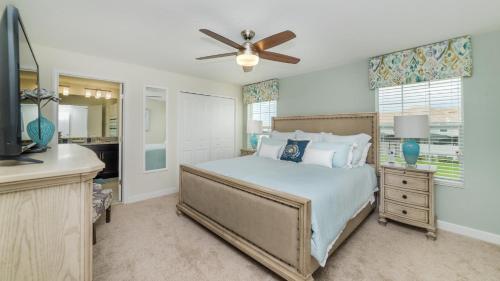 Luxury Bedroom at this Amazing Hom stay near Disney - The pleasure to feel at Home - image 12